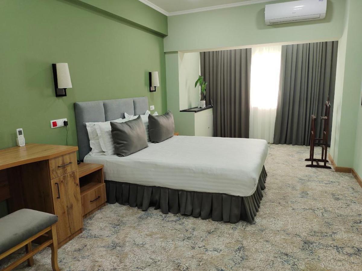 Le Grande Plaza Hotel Tashkent Ngoại thất bức ảnh