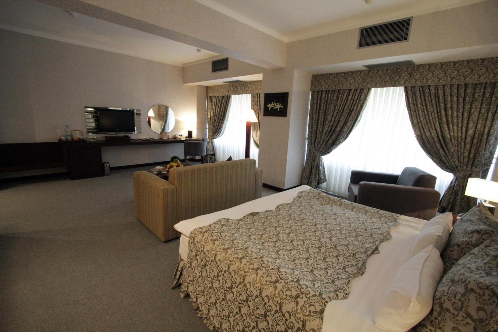 Le Grande Plaza Hotel Tashkent Ngoại thất bức ảnh