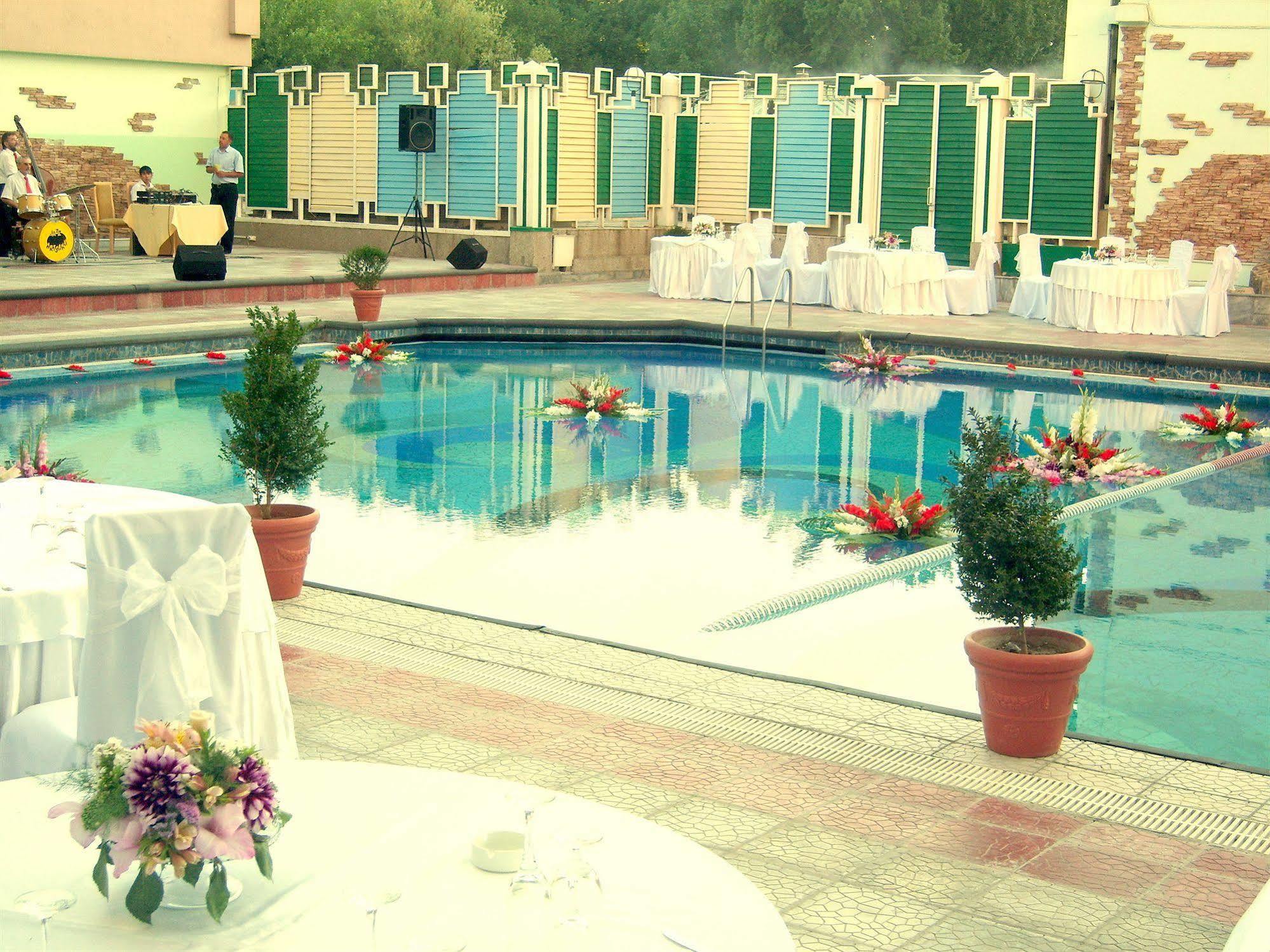 Le Grande Plaza Hotel Tashkent Ngoại thất bức ảnh