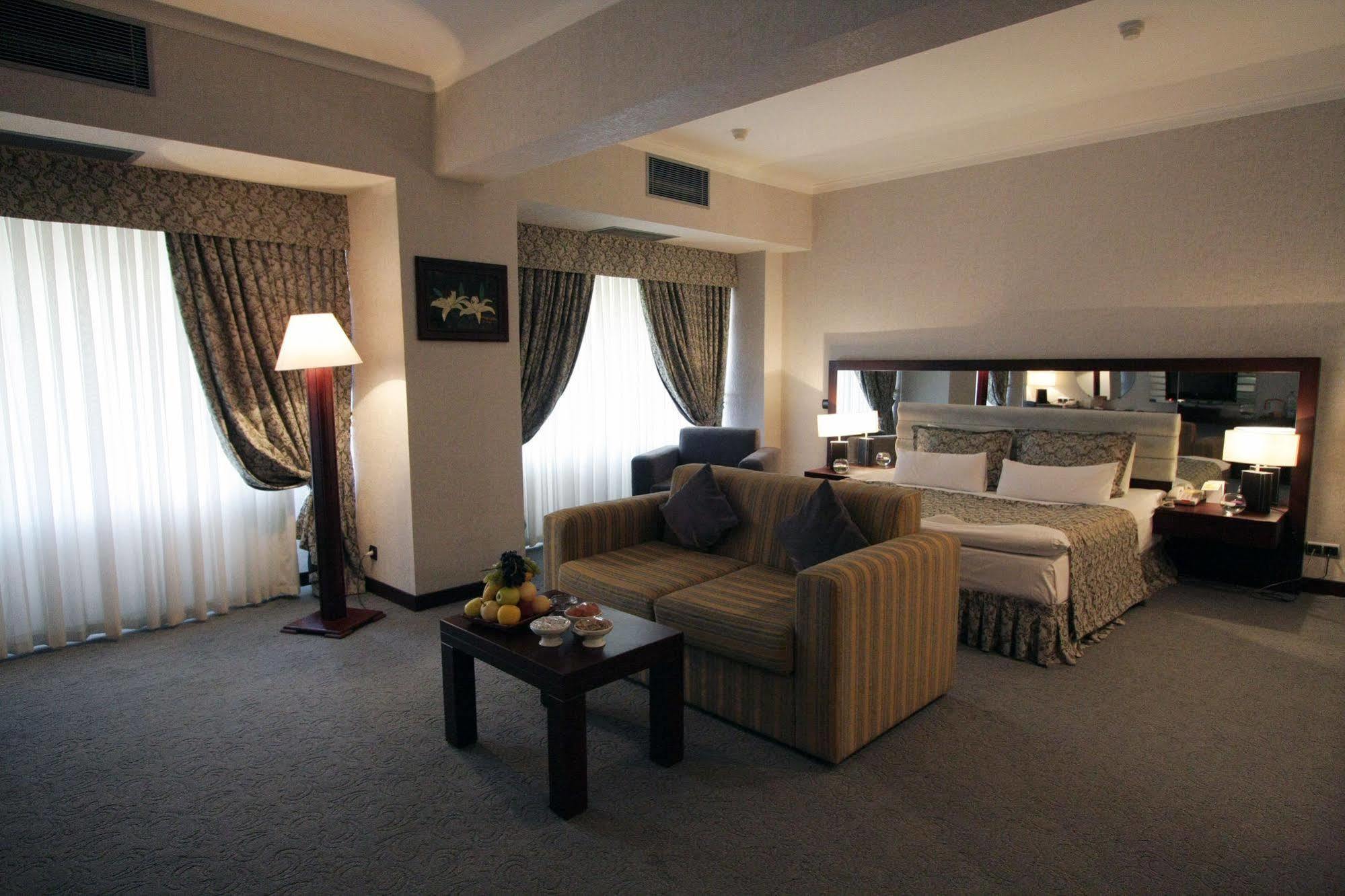 Le Grande Plaza Hotel Tashkent Ngoại thất bức ảnh